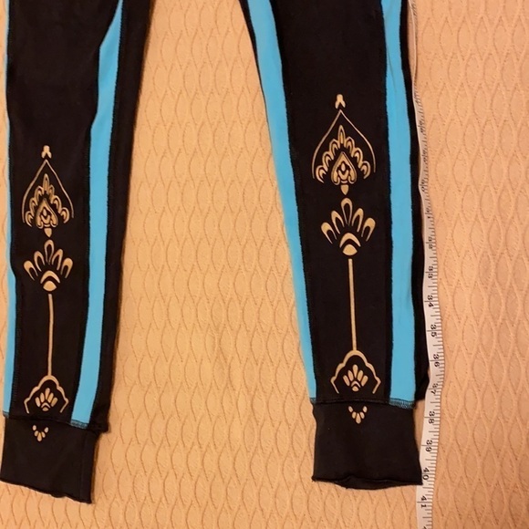 Gaiam Yoga Leggings/pants W’s Small with heel cut outs - Picture 6 of 11